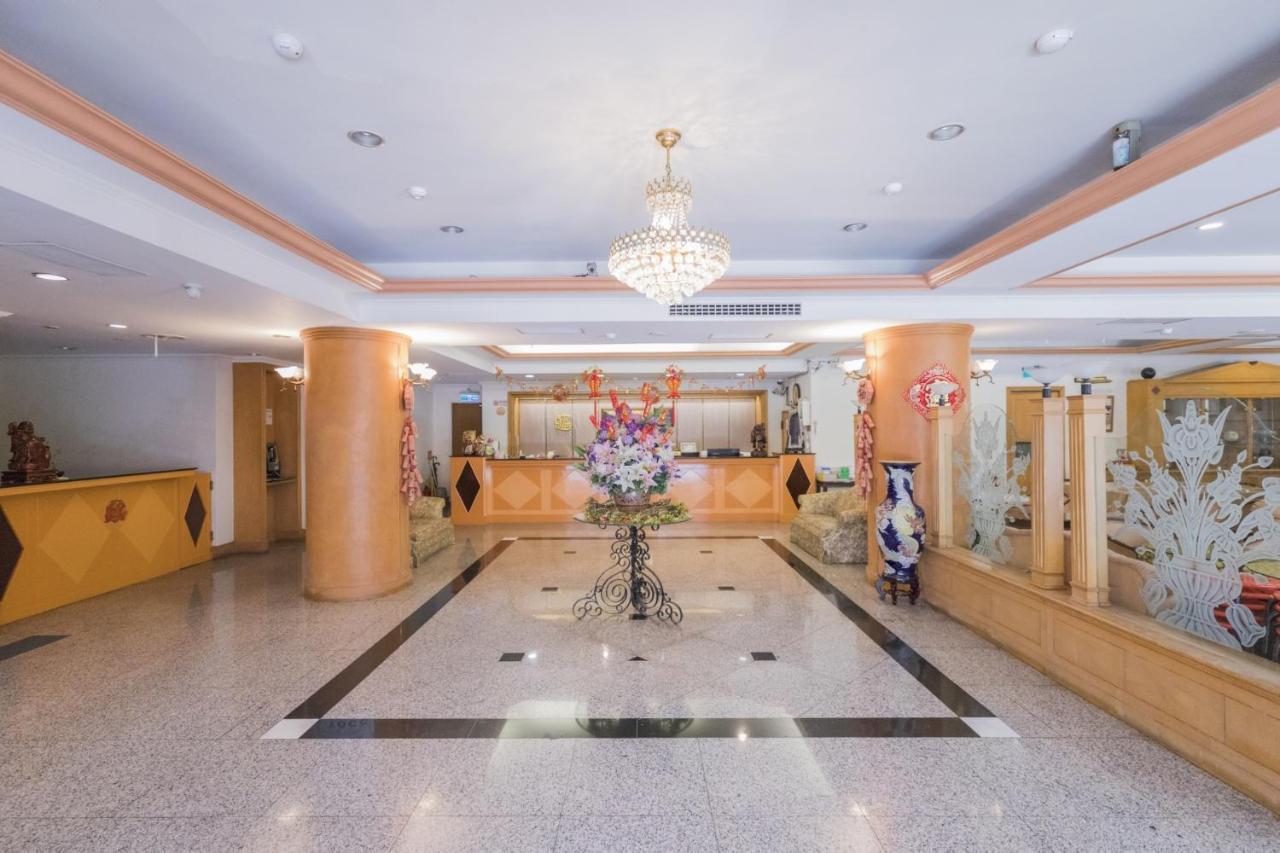 Tzu Chi Hotel Pingtung Экстерьер фото
