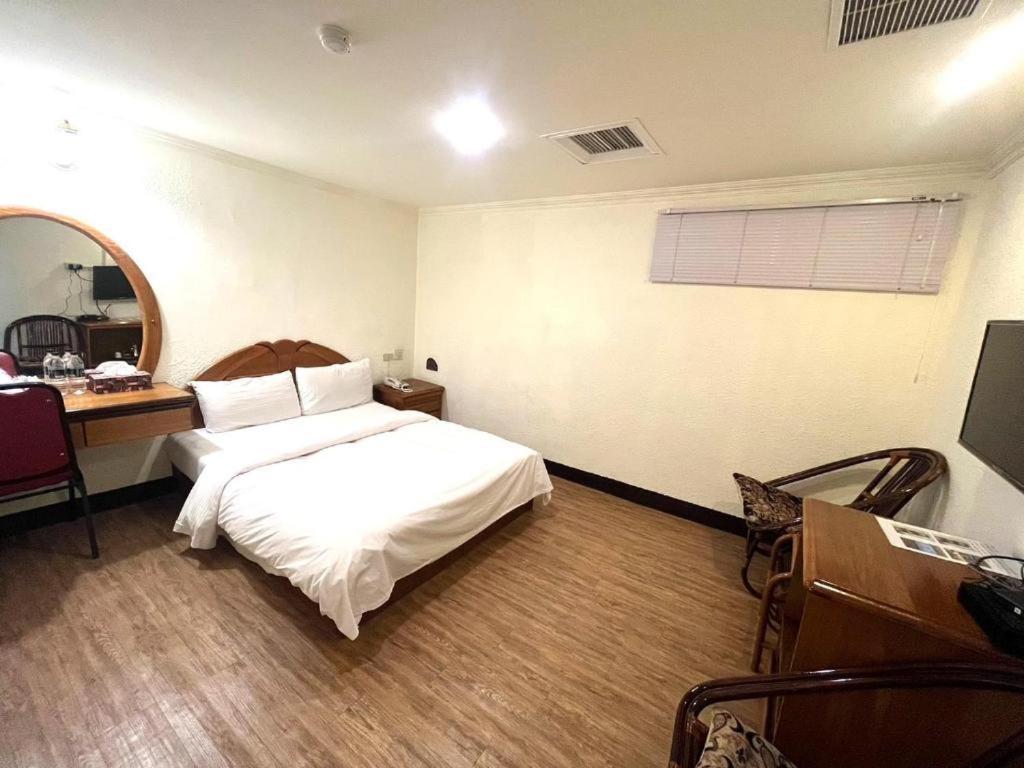 Tzu Chi Hotel Pingtung Экстерьер фото
